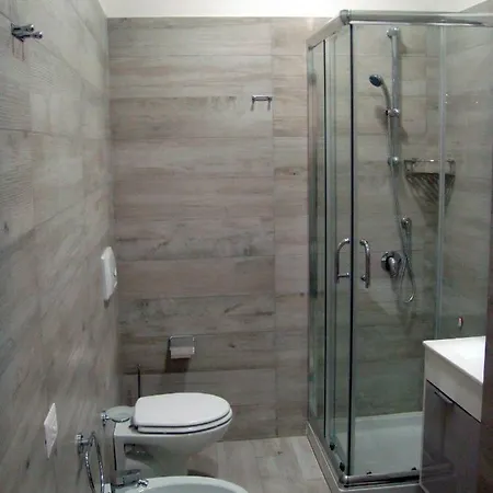 Casa Vacanze Santalucia קליארי