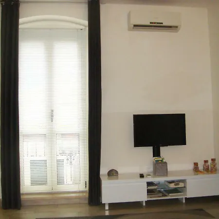 Casa Vacanze Santalucia דירה קליארי