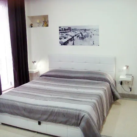 Casa Vacanze Santalucia דירה *